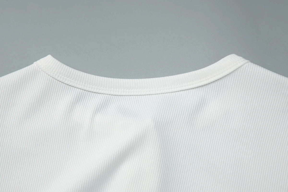 Hugcitar Fashion Solid O Neck Short Sleeve Buttons Sexy Slim Crop T-Shirt Top Summer Casual Women Clothes Streetwear Party