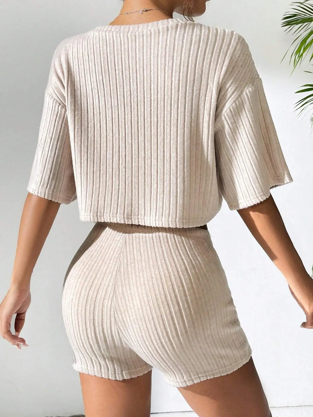 Women's Spring and Summer Fashion Short Crew Neck T-Shirt Top Shorts Two-piece Set Women's Womens Two Peice Sets