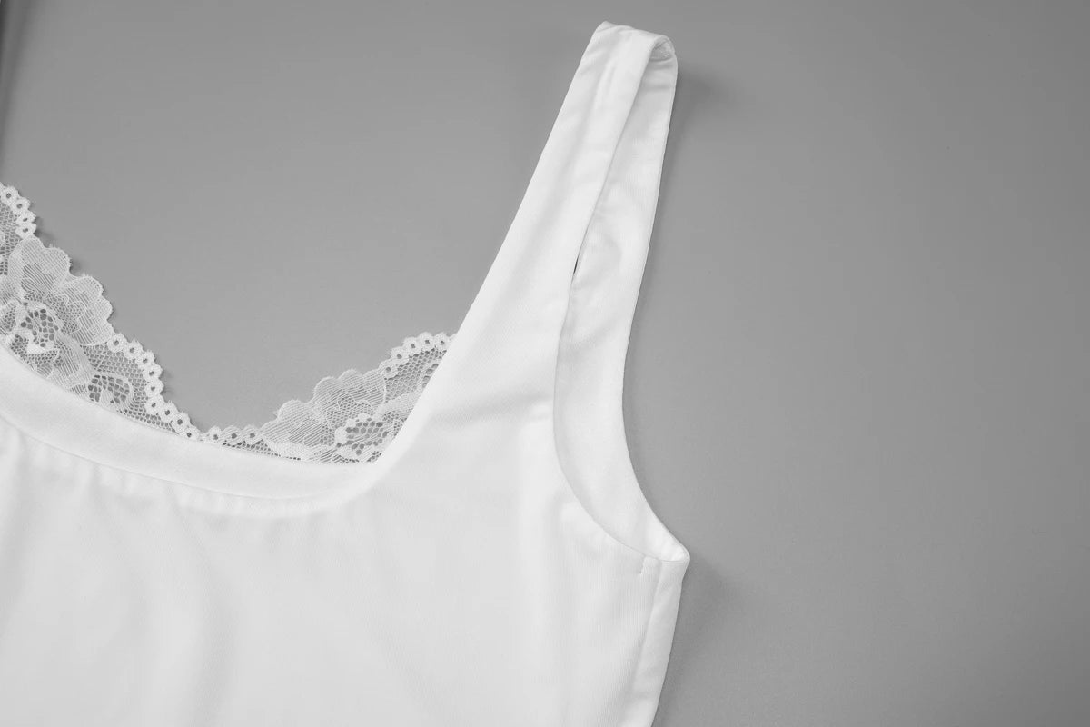 Hugcitar 2026 Fashion Square Neck Patchwork Lace Straps Sexy Crop Tank Top Spring Summer Women Clothes Holiday Streetwear Club