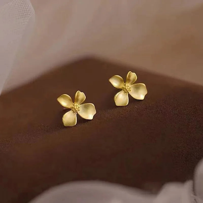 Gold Color Small Flower Studs Earings for Women Simple Elegant 2024 Korea Fashion Girls Students Daily Wear Party Jewelry Gift
