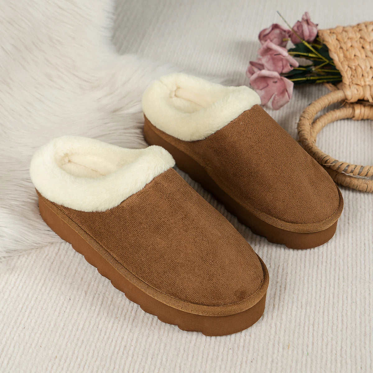Winter fashion women's fluffy thick-soled casual shoes, thick-soled indoor anti-slip and warm with fur lining