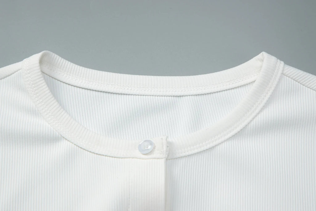 Hugcitar Fashion Solid O Neck Short Sleeve Buttons Sexy Slim Crop T-Shirt Top Summer Casual Women Clothes Streetwear Party