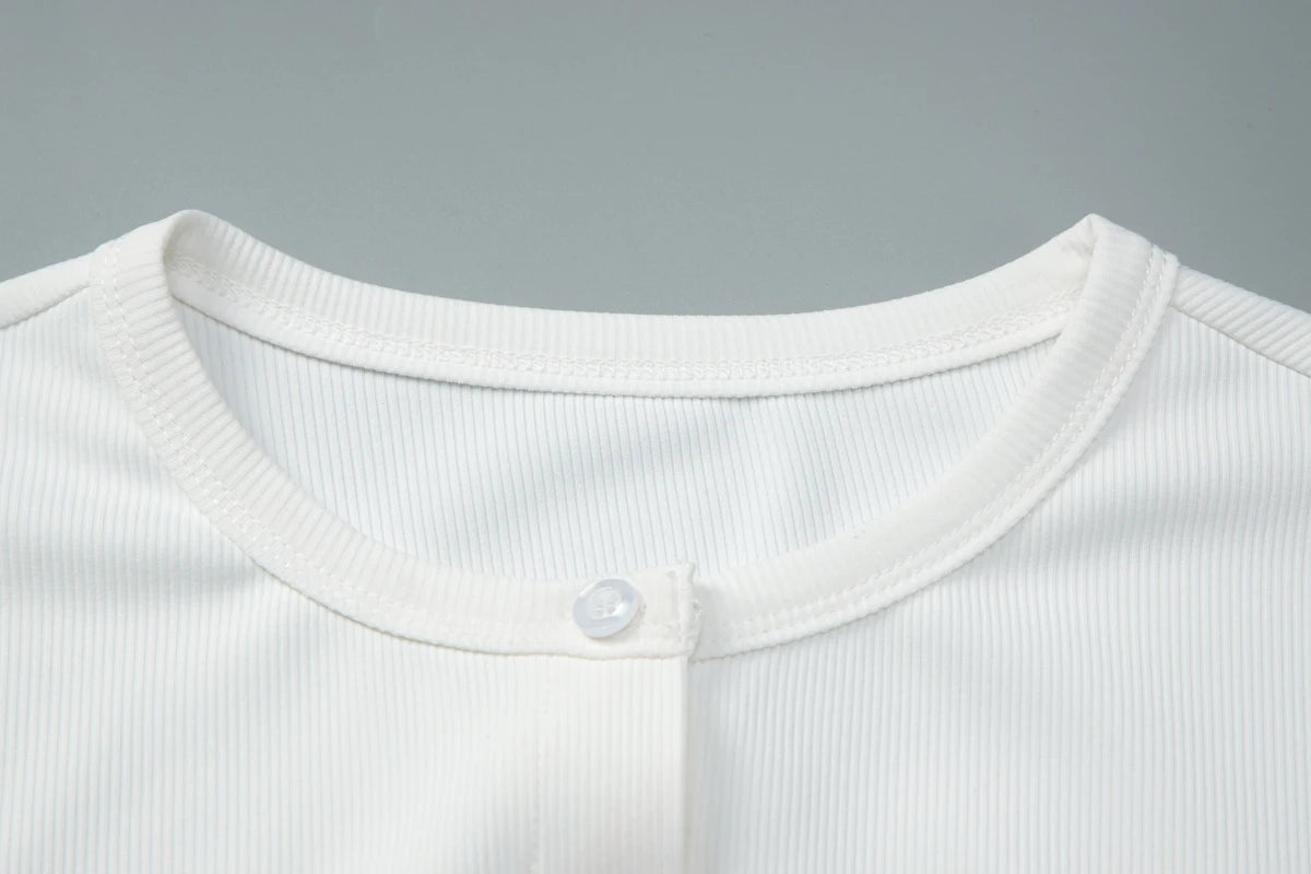 Hugcitar Fashion Solid O Neck Short Sleeve Buttons Sexy Slim Crop T-Shirt Top Summer Casual Women Clothes Streetwear Party