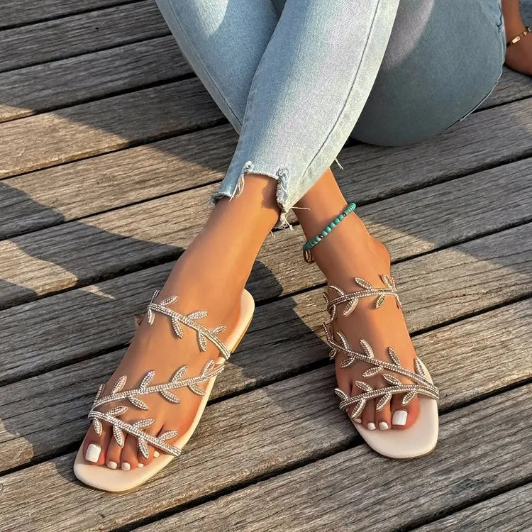 Fashionable Rhinestone Flat Bottom Sandals Women's Summer New Comfortable Slip-On Beach Slippers PU Material Casual Slippers