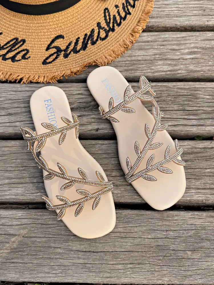 Fashionable Rhinestone Flat Bottom Sandals Women's Summer New Comfortable Slip-On Beach Slippers PU Material Casual Slippers