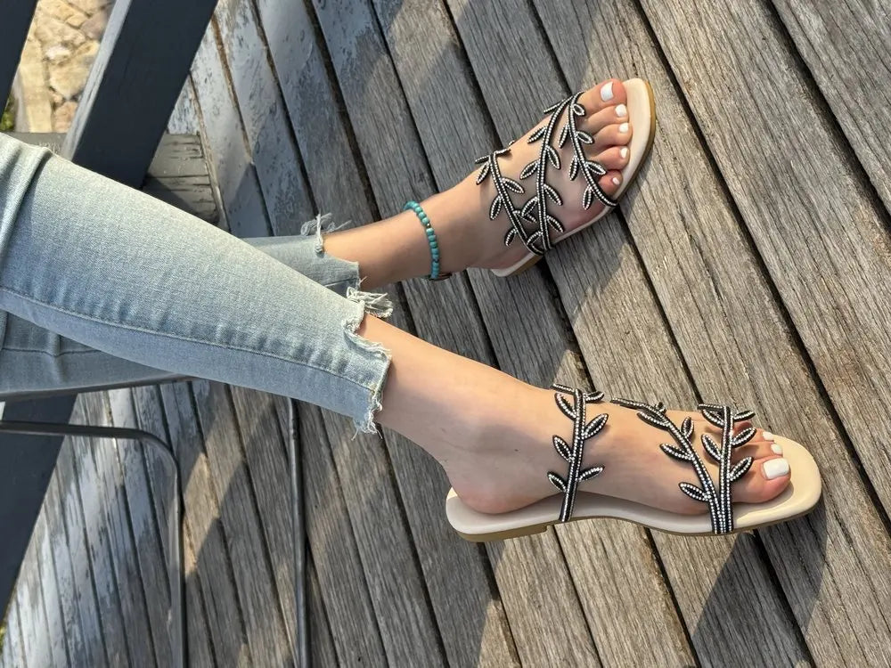 Fashionable Rhinestone Flat Bottom Sandals Women's Summer New Comfortable Slip-On Beach Slippers PU Material Casual Slippers