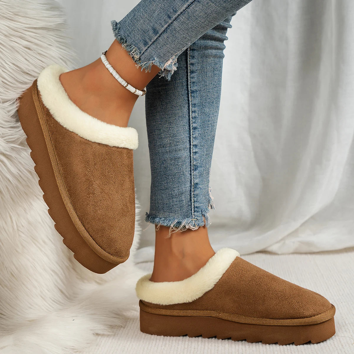 Winter fashion women's fluffy thick-soled casual shoes, thick-soled indoor anti-slip and warm with fur lining