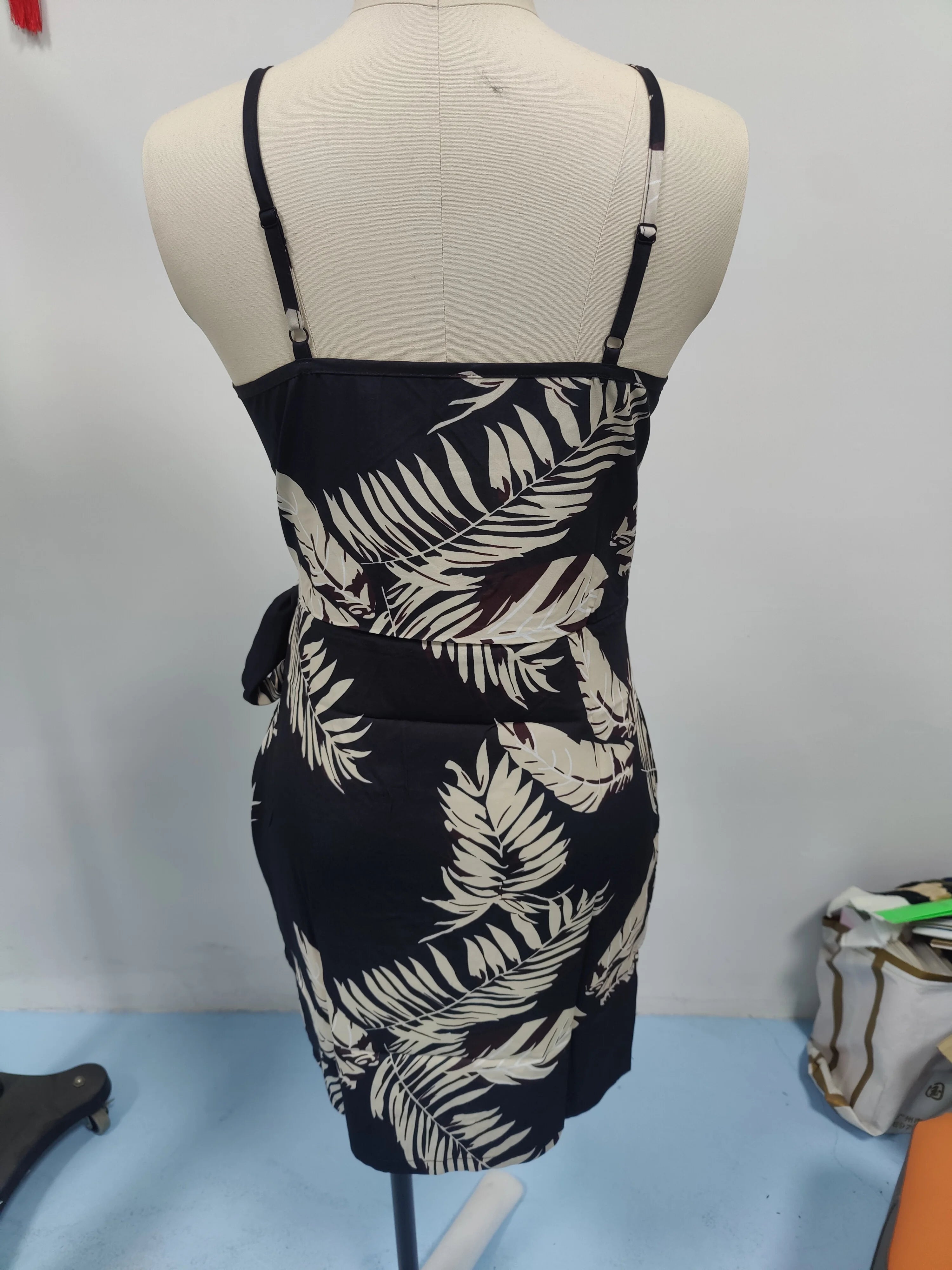 Women's Sexy V-Neck Spaghetti Strap Bodycon Dress, Slim Fit Party Dress with Waist Belt, Summer Cocktail Dress