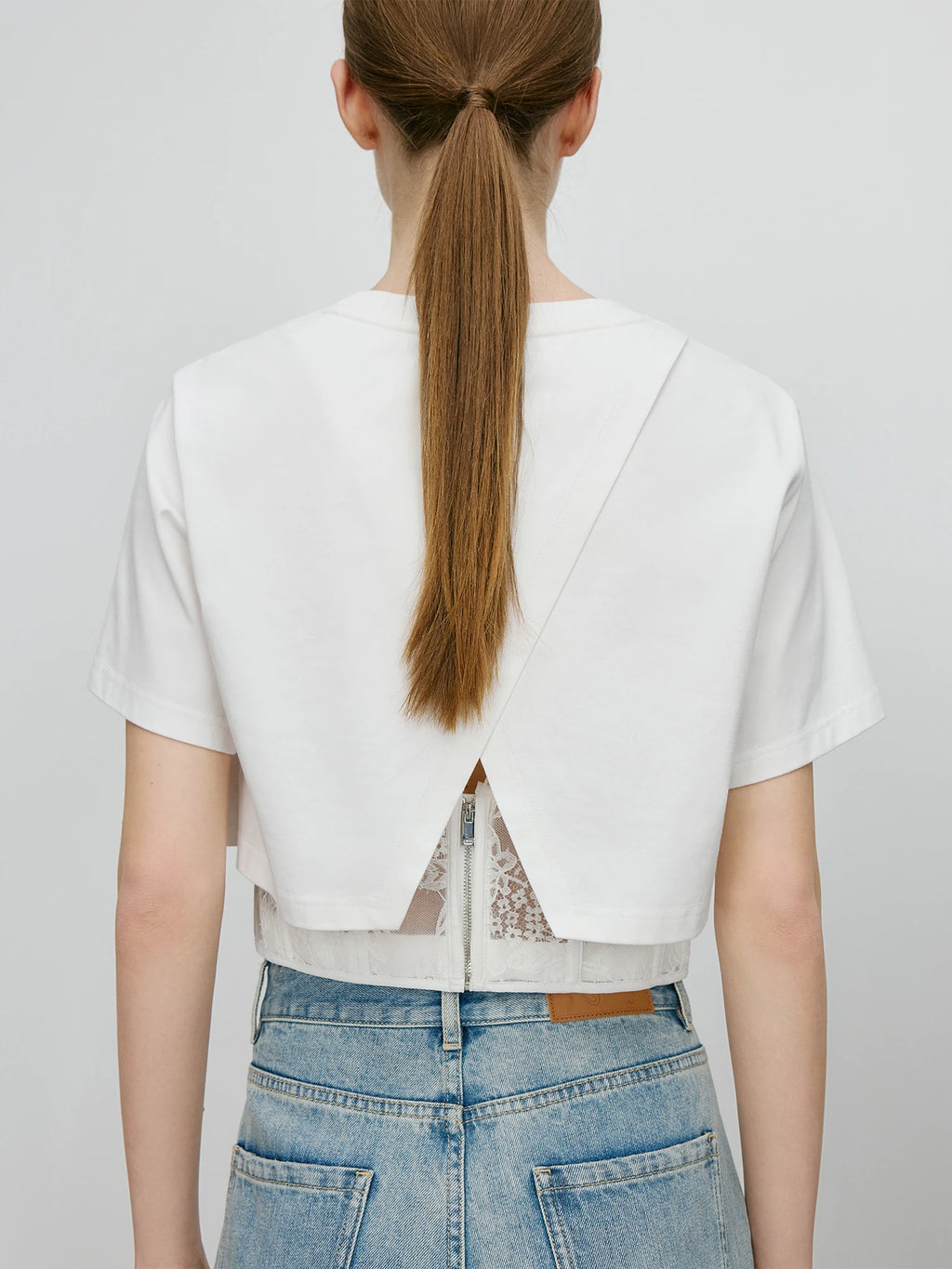 FSLE 【Premium Series】Waist-cropped Lace-spliced Fashion  T-shirt for Women Chic Blouse 2025 Summer New Arrival 25FE12023