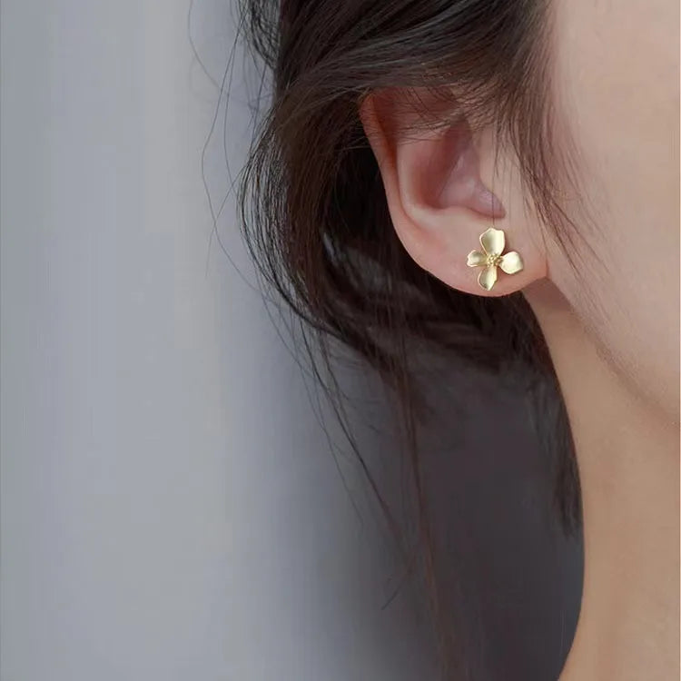 Gold Color Small Flower Studs Earings for Women Simple Elegant 2024 Korea Fashion Girls Students Daily Wear Party Jewelry Gift