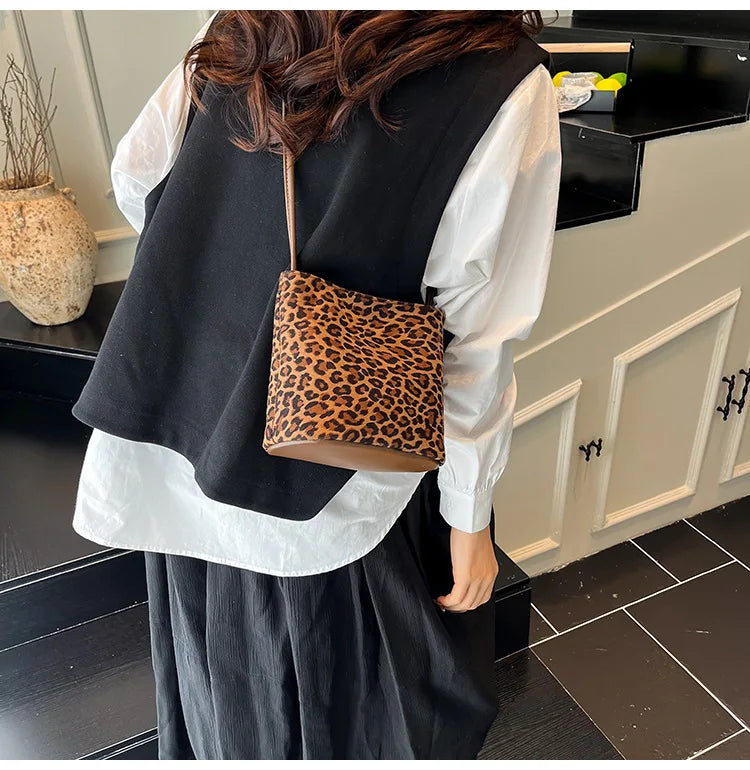 Mini Shoulder Bag Retro Leopard Print Women Crossbody Bucket Bag Fashion Ins Korean Style Faux Suede Fall New Simple Tote Bag