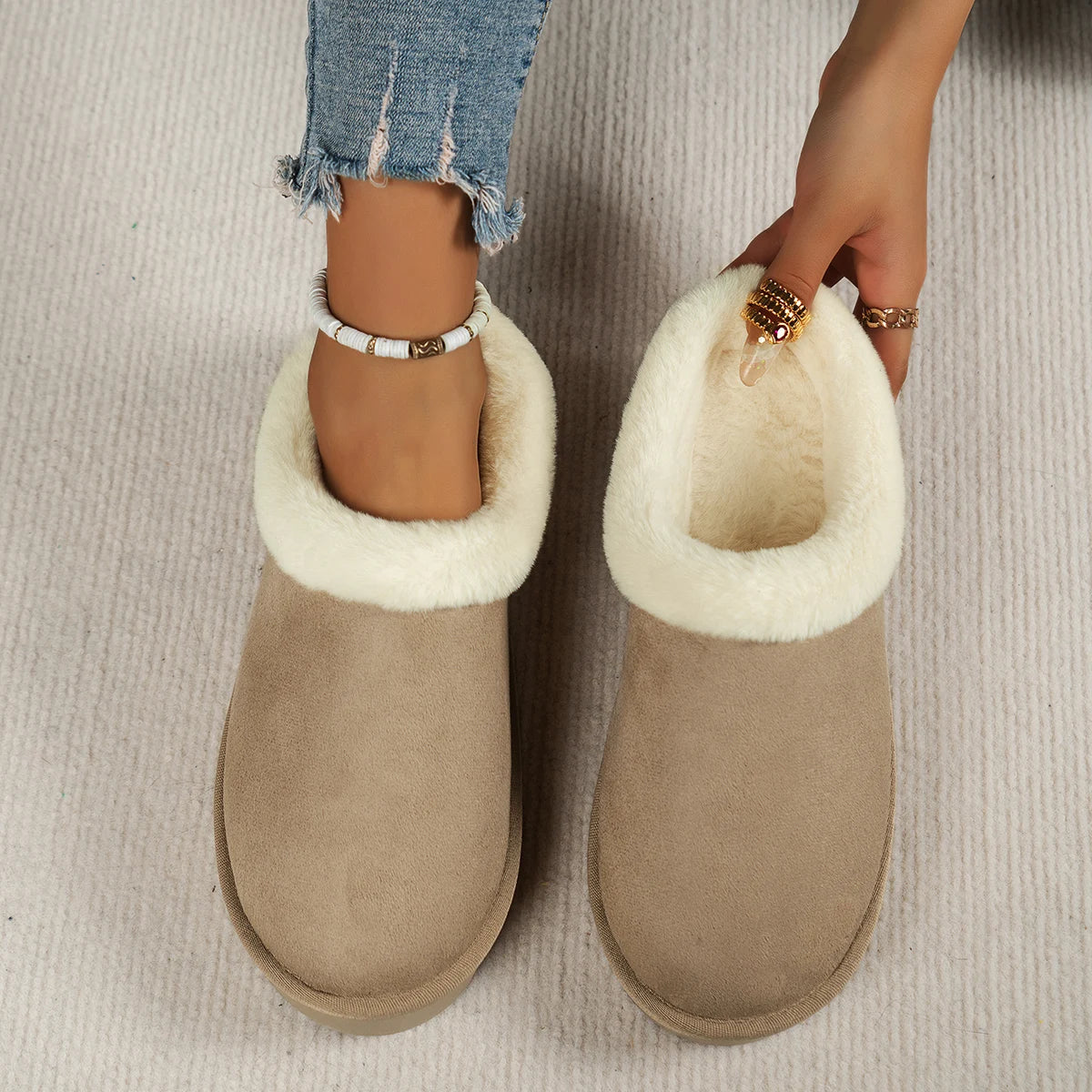 Winter fashion women's fluffy thick-soled casual shoes, thick-soled indoor anti-slip and warm with fur lining