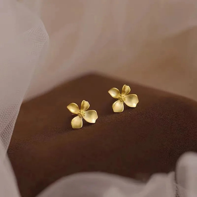 Gold Color Small Flower Studs Earings for Women Simple Elegant 2024 Korea Fashion Girls Students Daily Wear Party Jewelry Gift