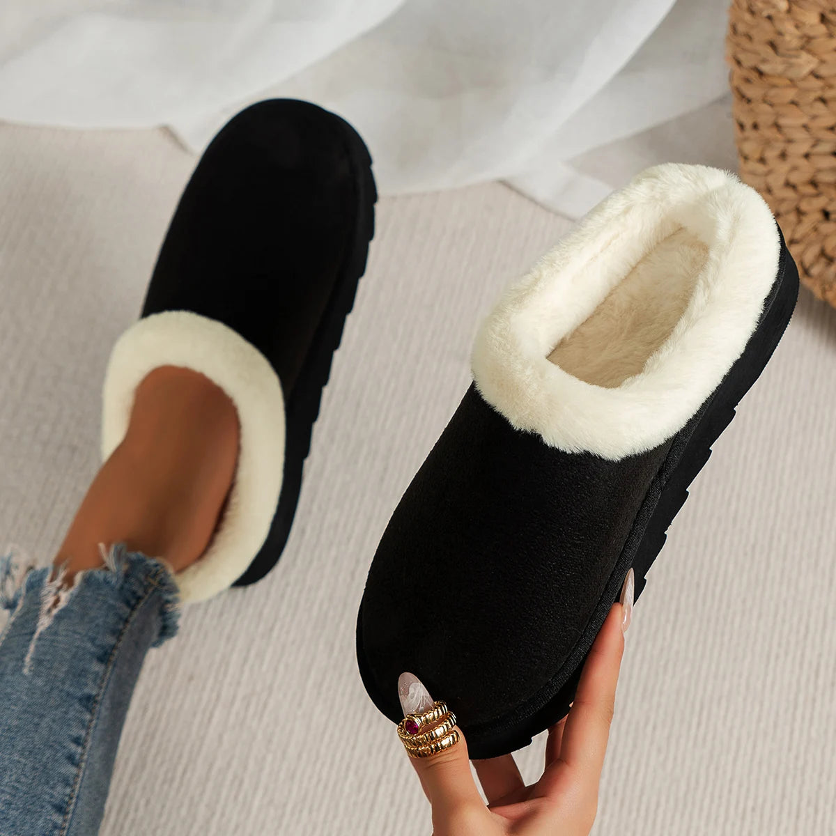 Winter fashion women's fluffy thick-soled casual shoes, thick-soled indoor anti-slip and warm with fur lining