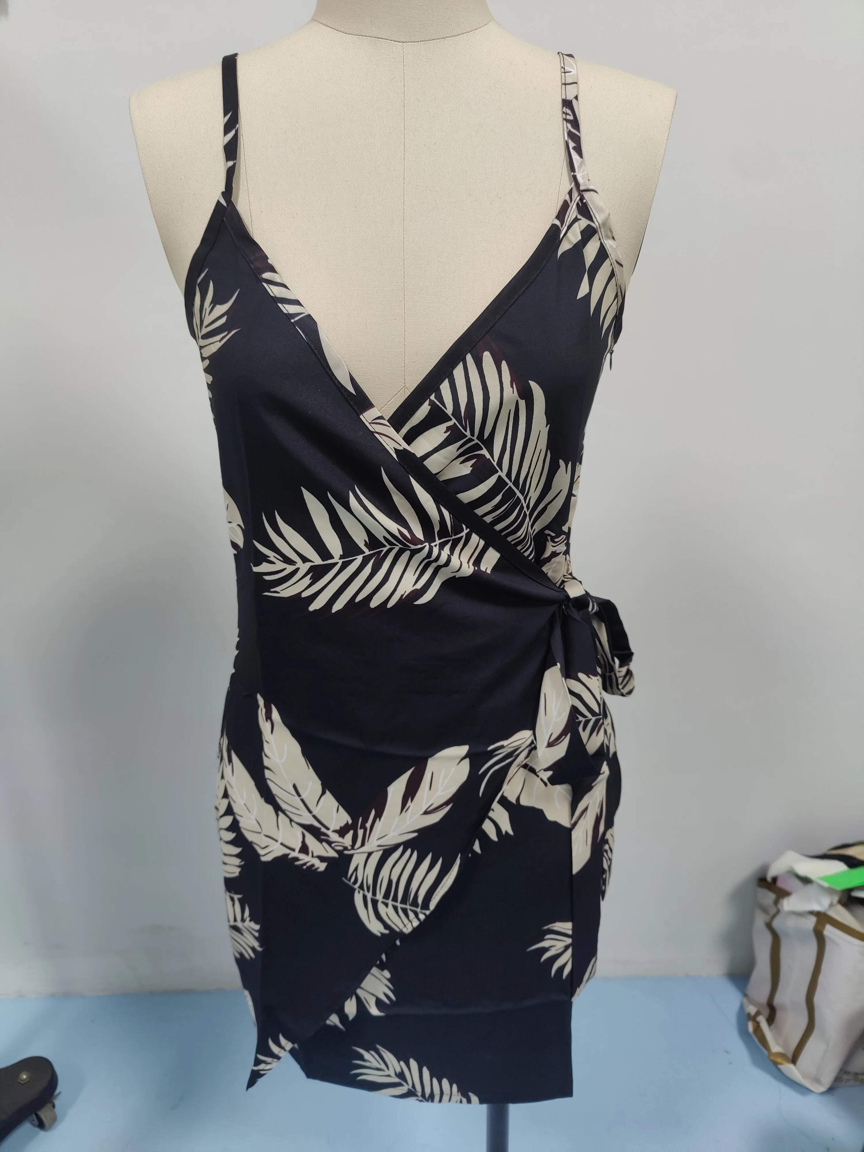 Women's Sexy V-Neck Spaghetti Strap Bodycon Dress, Slim Fit Party Dress with Waist Belt, Summer Cocktail Dress